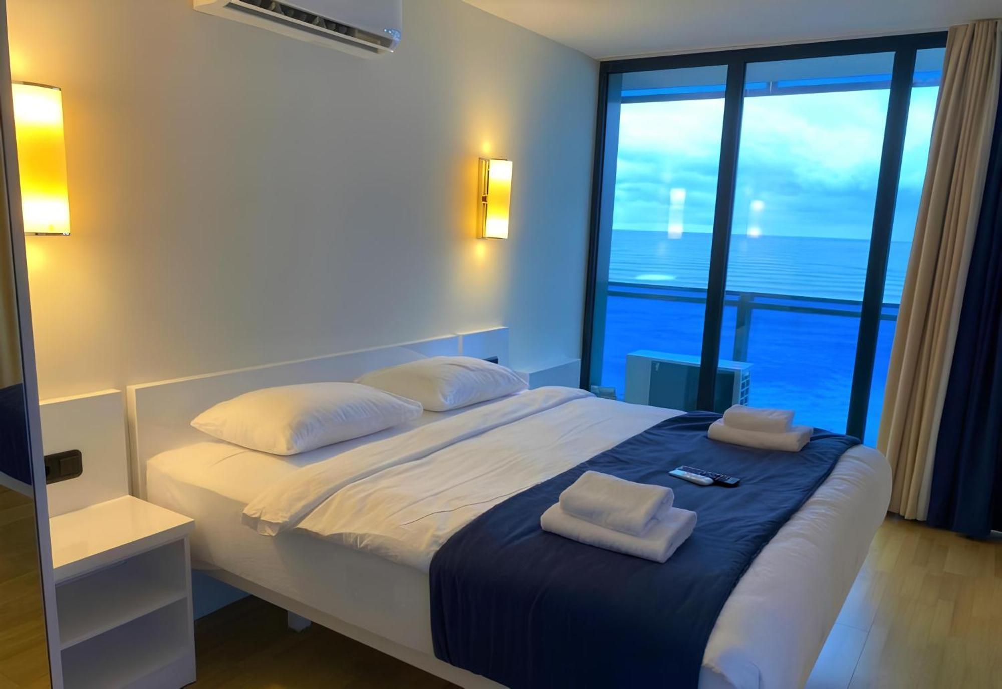 Panorama Seaview Batumi Lux Orbi City Экстерьер фото